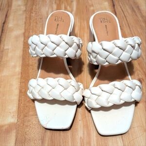 Casual fun sandals w/ heel